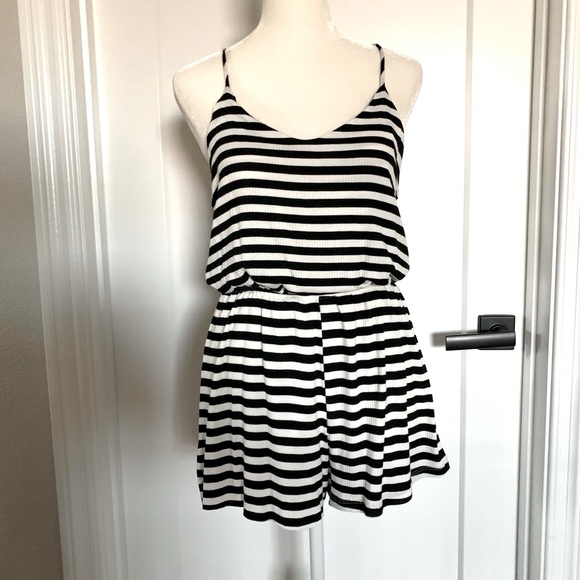 {NWOT} Women's Swim Cover Up Romper (S) - Picture 2 of 8